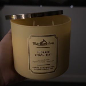 This is a candle from bath & body works i already have so I don’t need this one